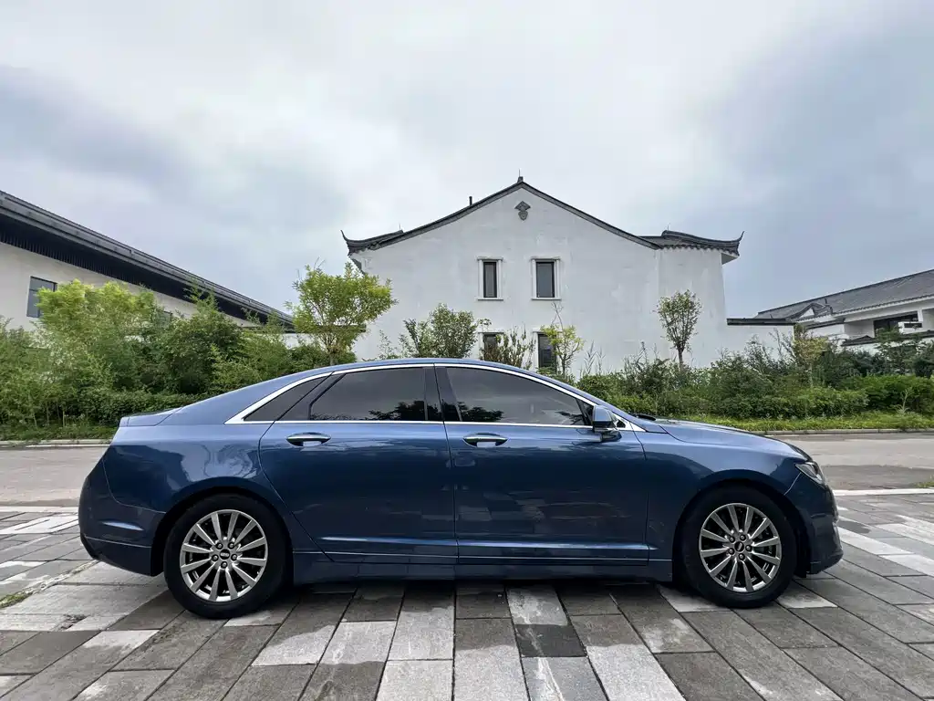 Lincoln MKZ — миниатюра 7