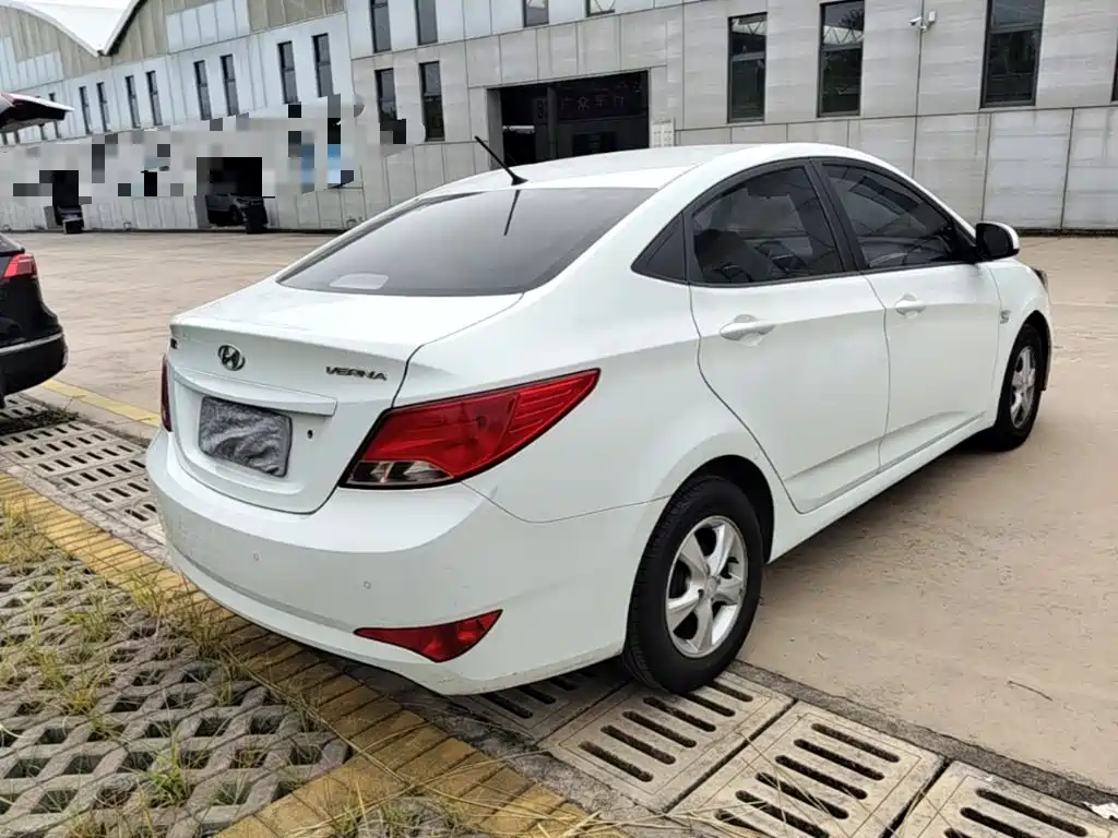 Hyundai Verna — миниатюра 7