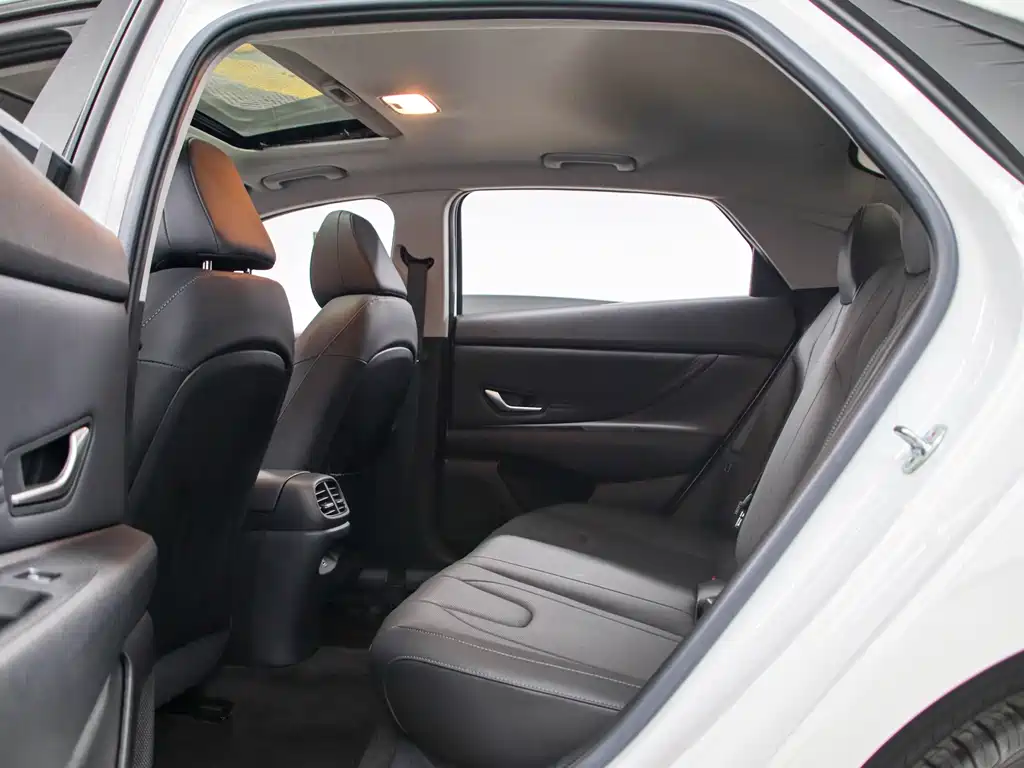 Hyundai Elantra — миниатюра 15