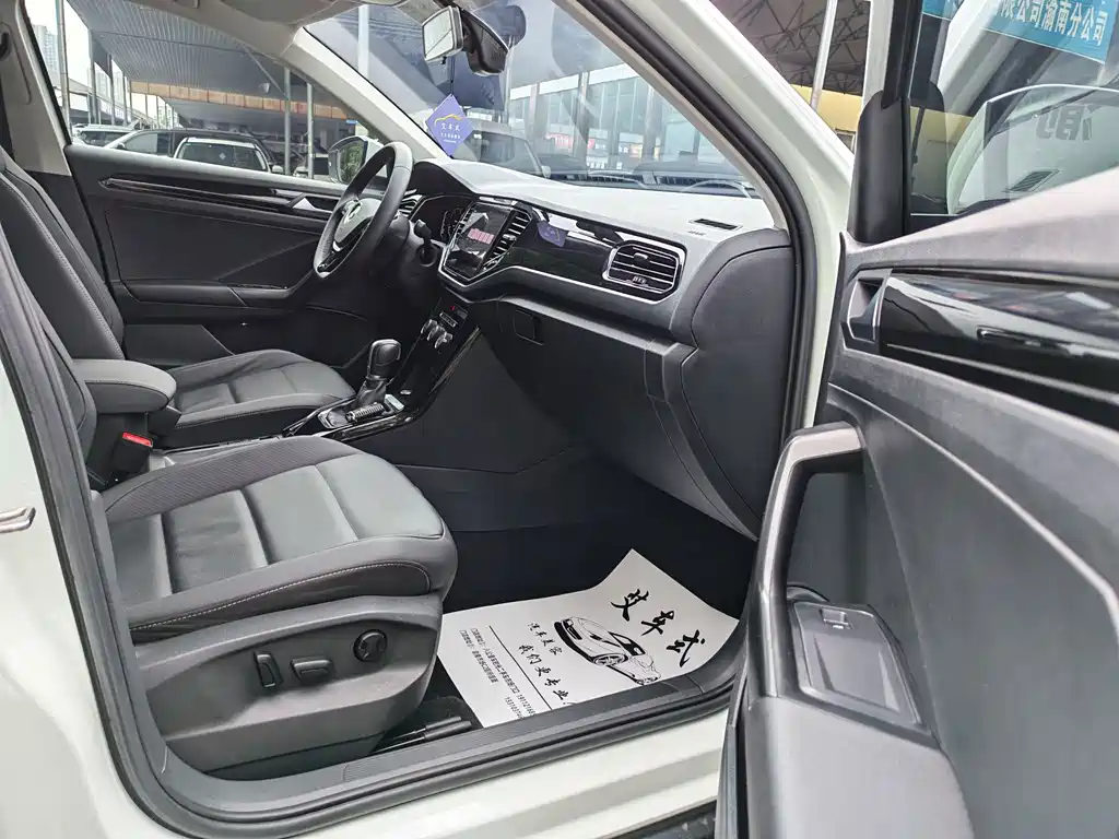 Volkswagen T-Roc — миниатюра 10