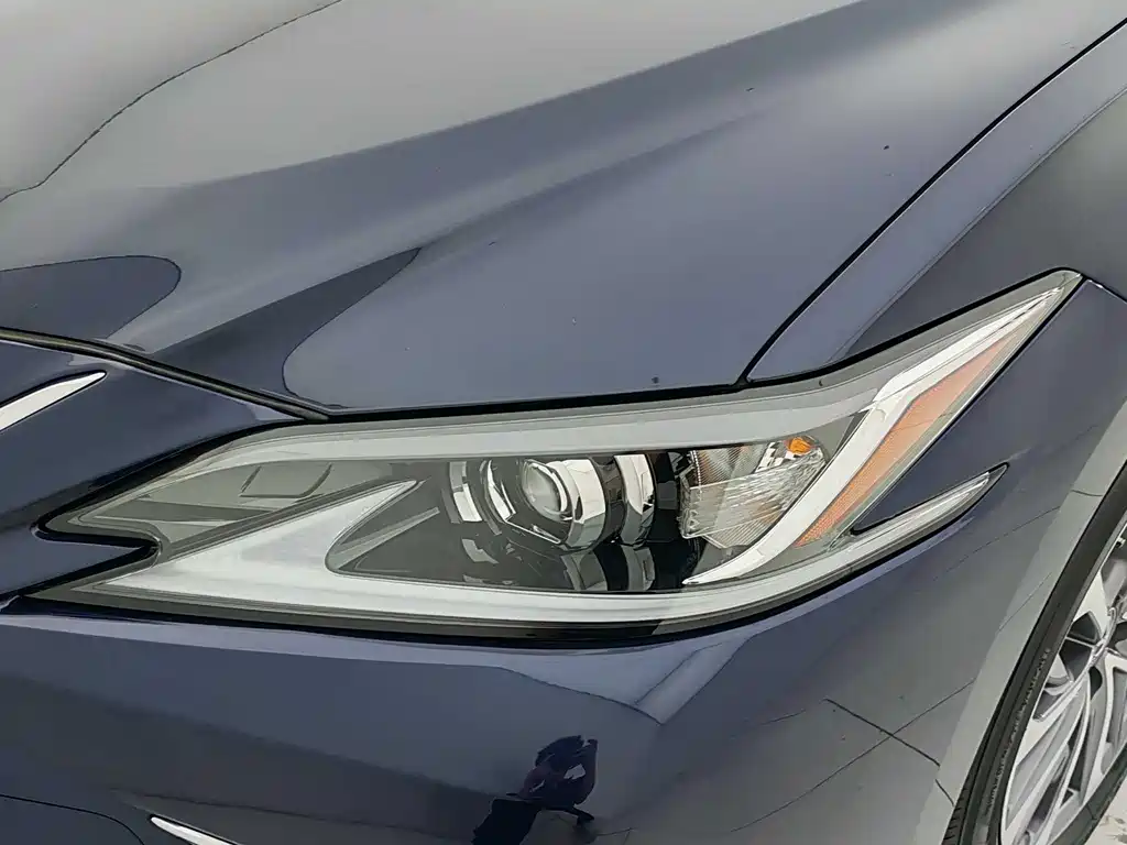 Lexus ES 2021 200