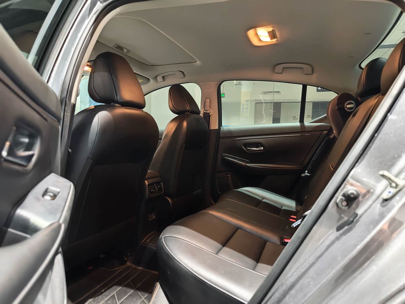 Nissan Sylphy 1.6 л 2024 г. Серебристо-серый, пробег 30000 км