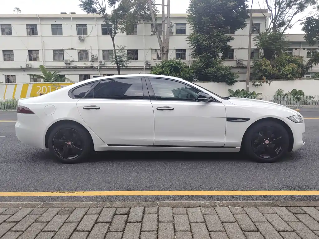 Jaguar XFL — миниатюра 8