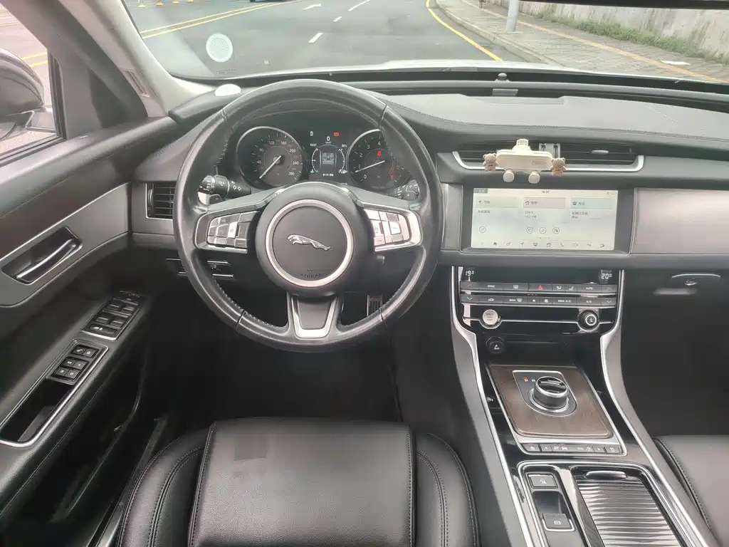 Jaguar XFL — миниатюра 11