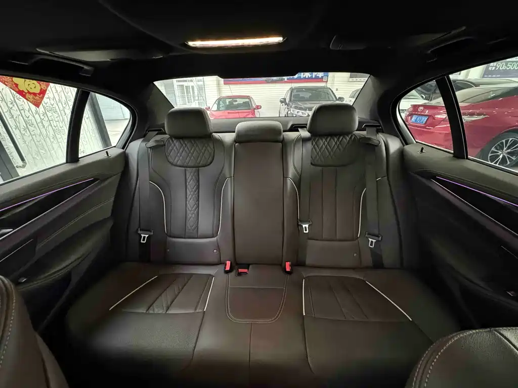 BMW 5 Series — миниатюра 10