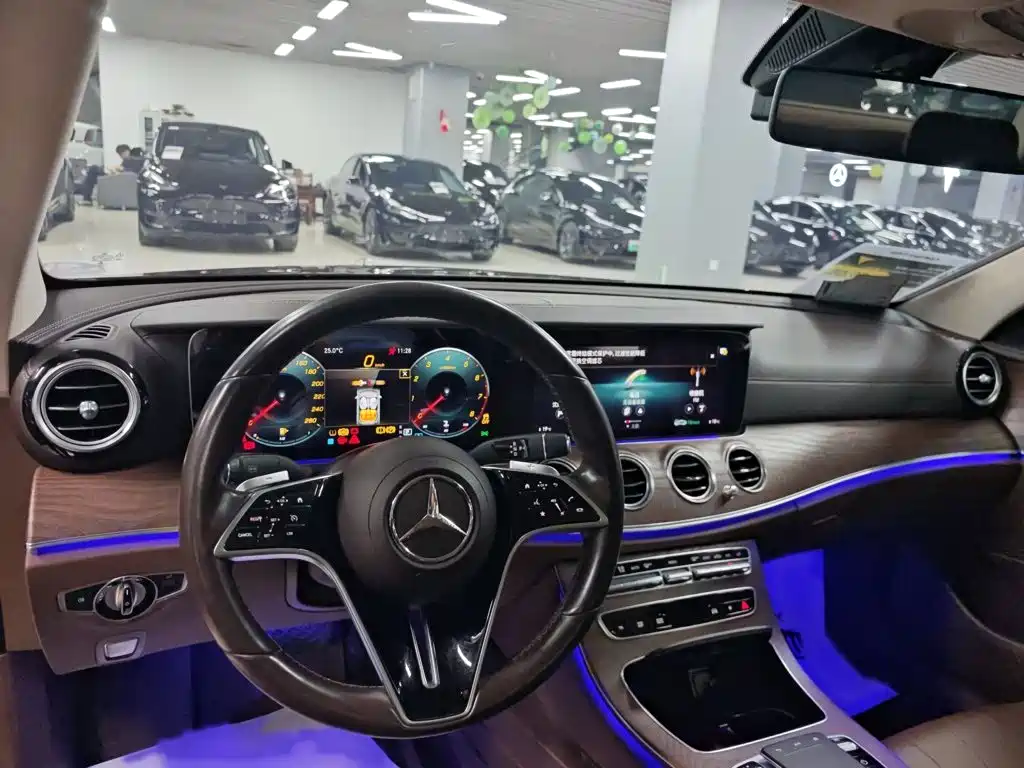 Mercedes-Benz E-Class — миниатюра 15