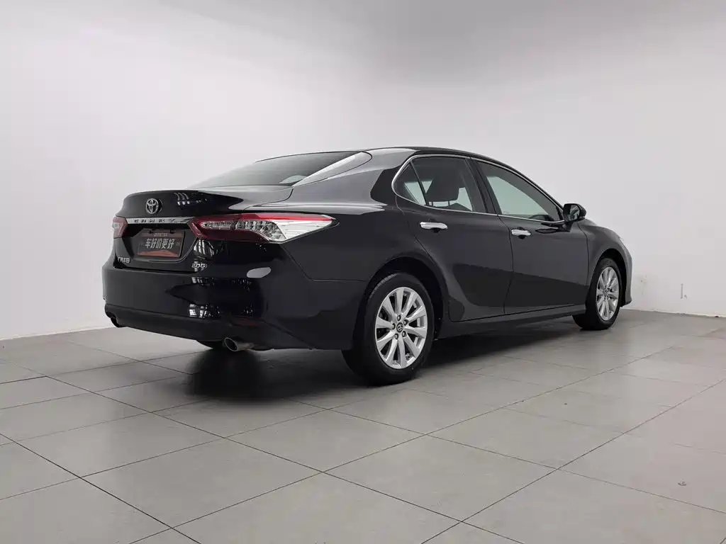 Toyota Camry — миниатюра 2