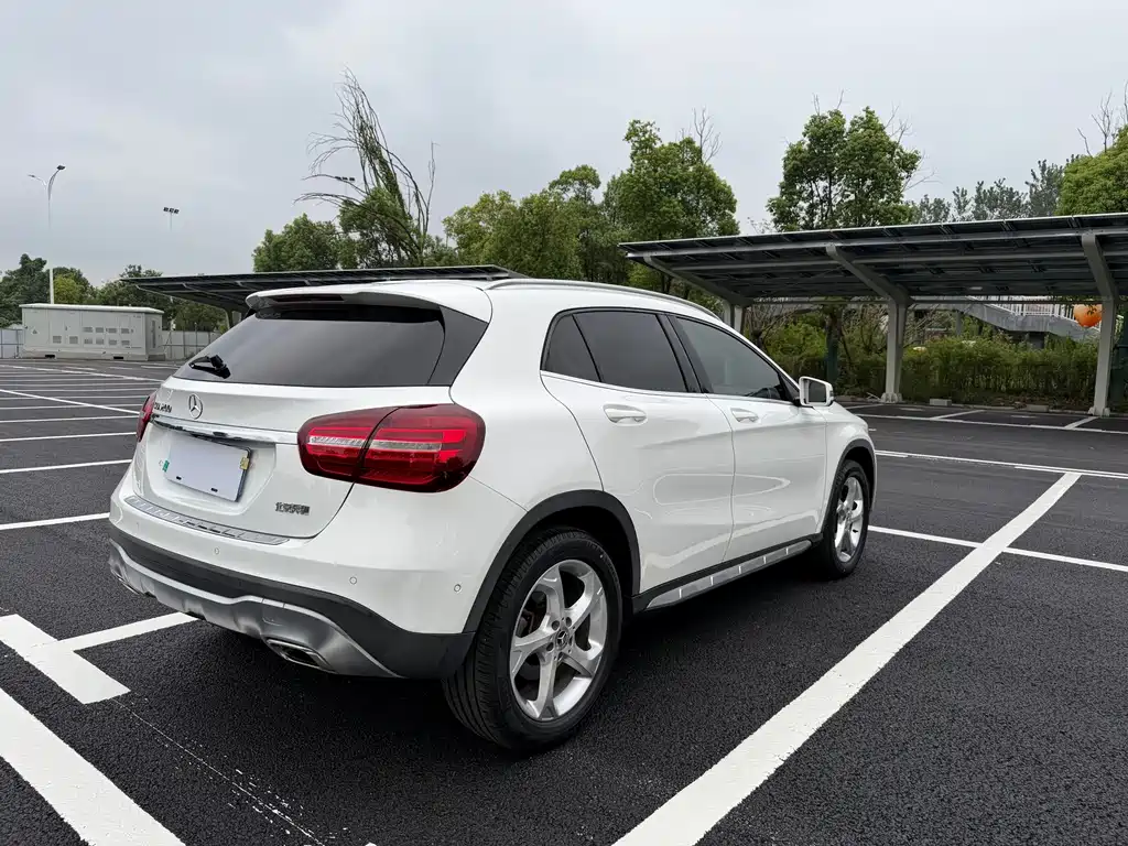 Mercedes-Benz GLA — миниатюра 12