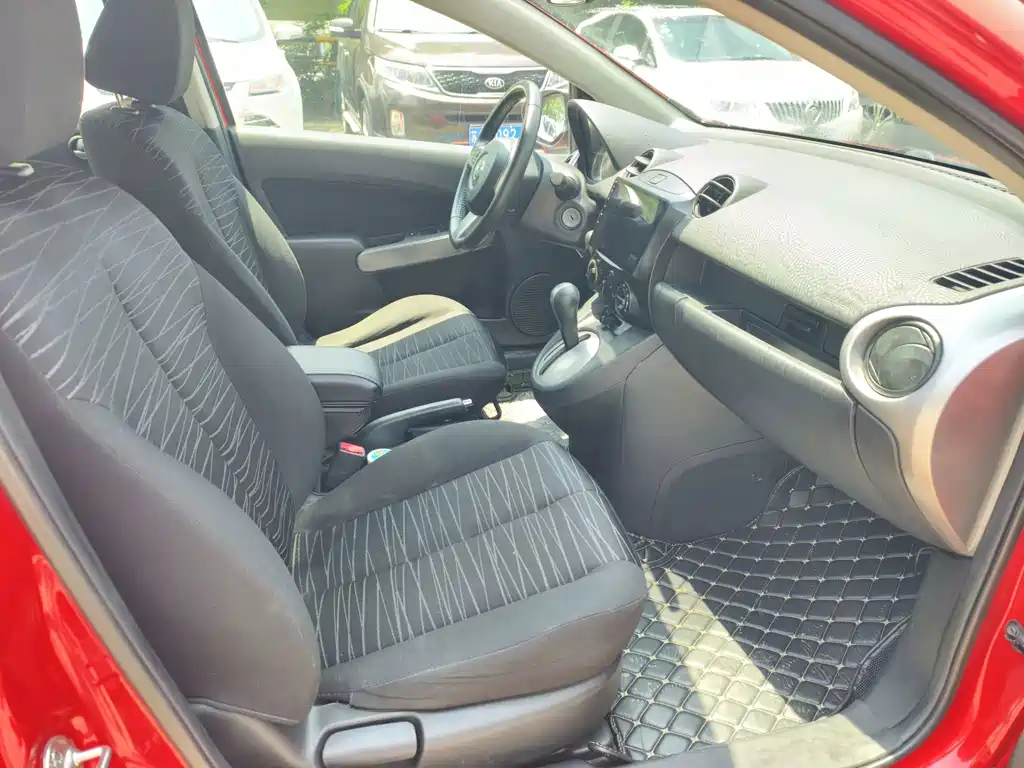 Mazda 2 — миниатюра 10