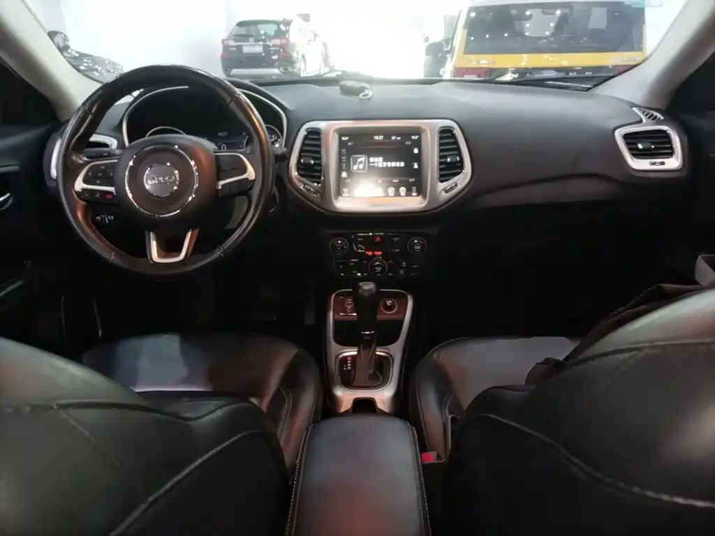 Jeep Compass — миниатюра 10