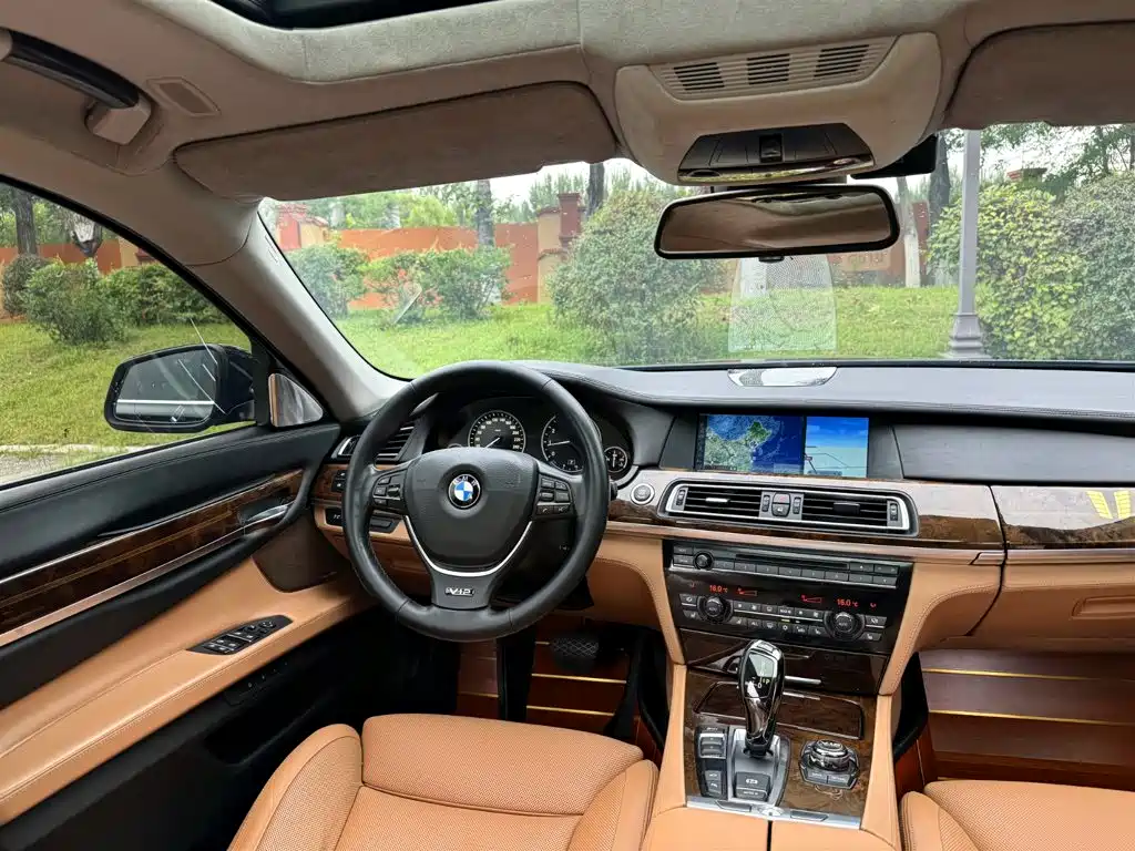 BMW 7 Series — миниатюра 14