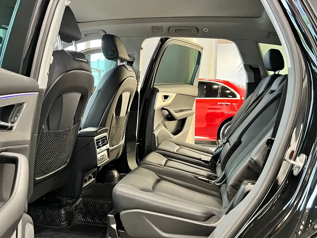 Audi Q7 — миниатюра 13