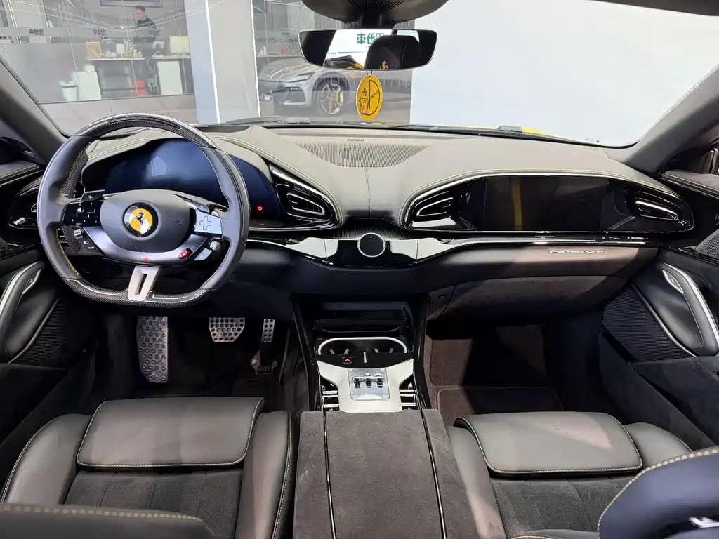 Ferrari Purosangue 2023 6.5L V12
