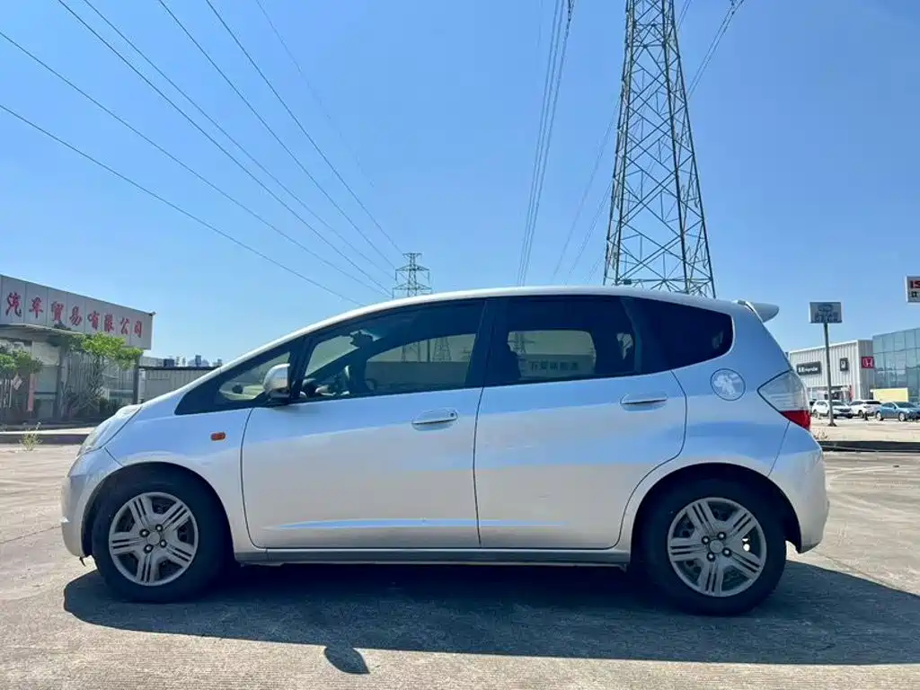 Honda Fit — миниатюра 8