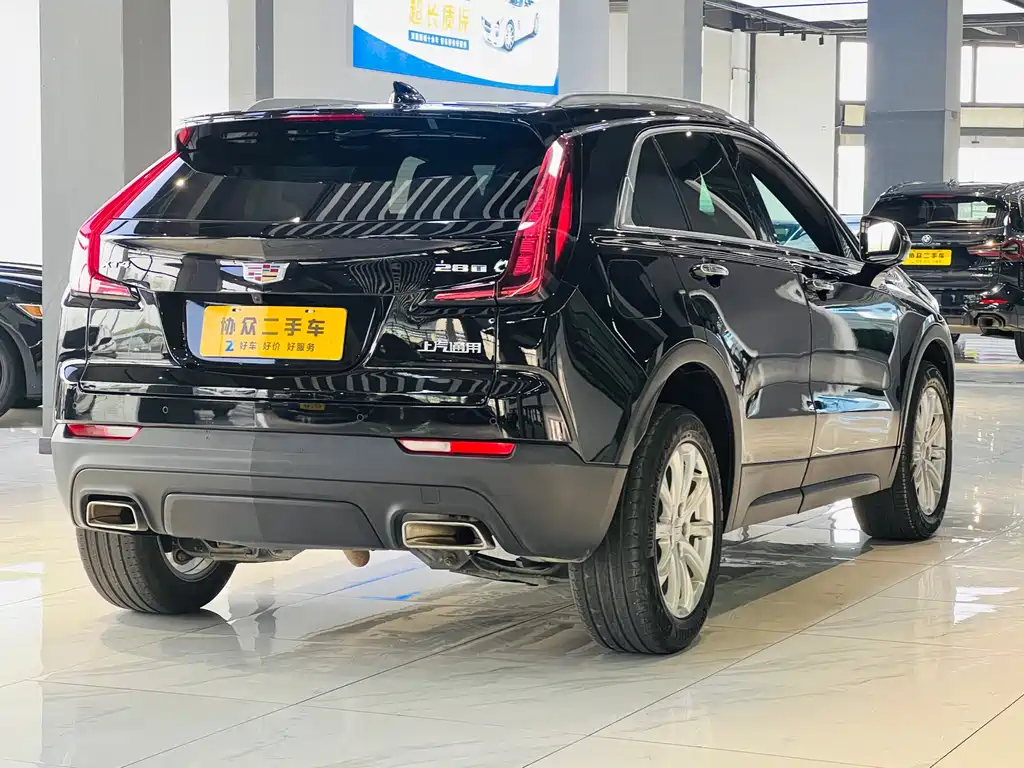 CADILLAC XT4