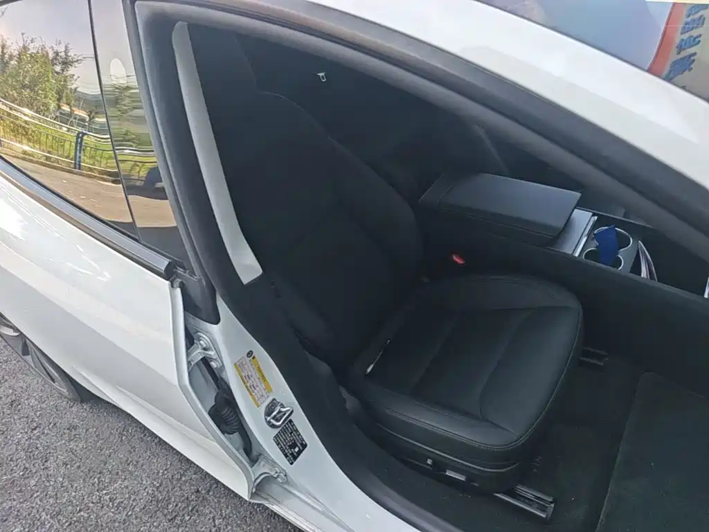 Tesla Model 3 — миниатюра 25