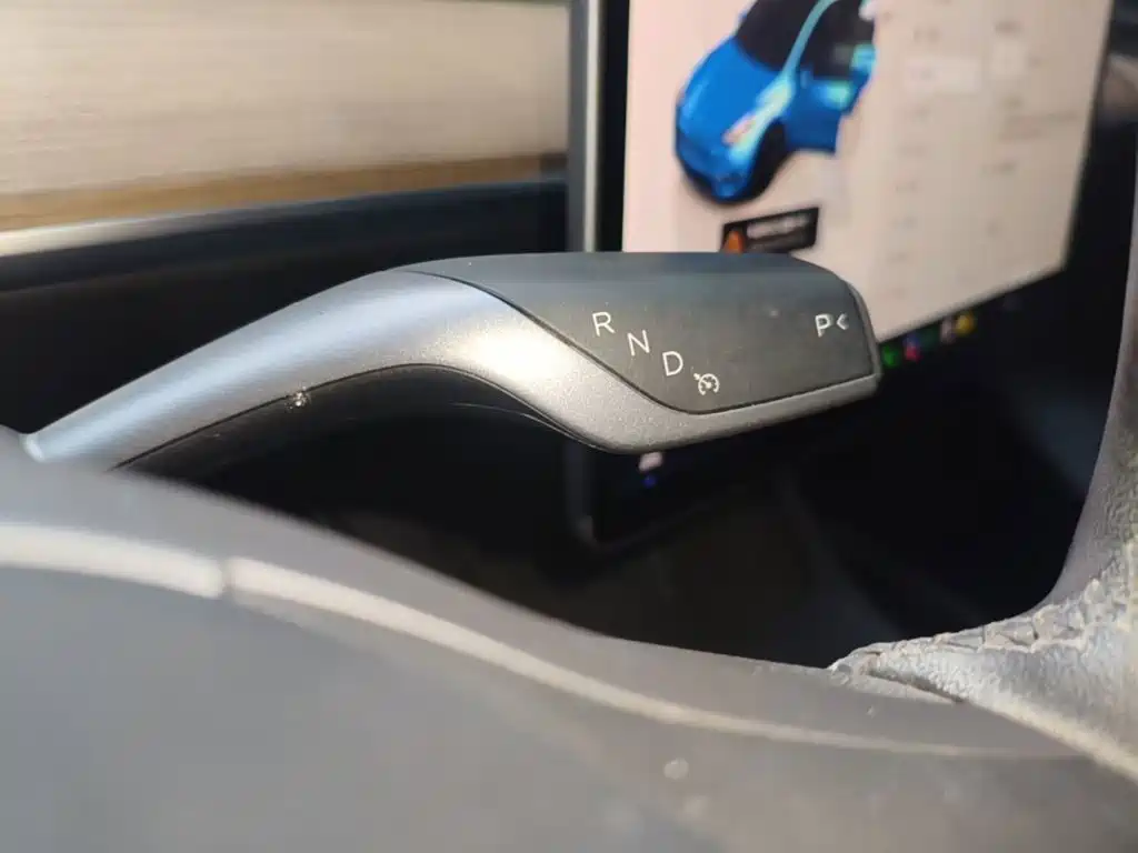Tesla Model Y — миниатюра 14