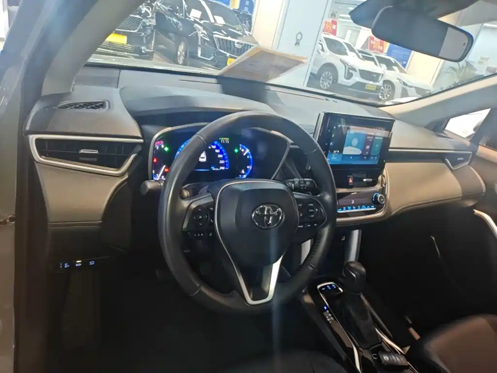Toyota Corolla Cross — миниатюра 10