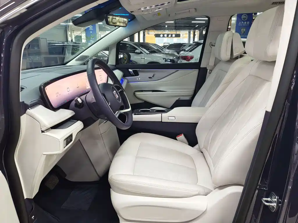Buick GL8 Hybrid — миниатюра 5