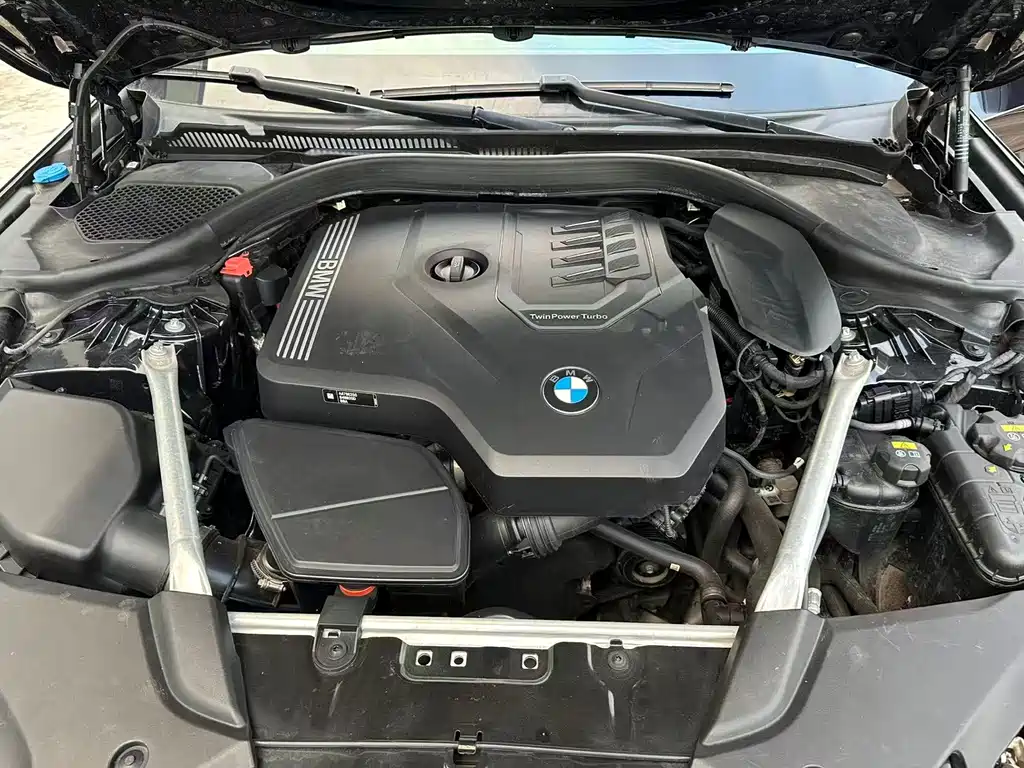 BMW 5 Series — миниатюра 12
