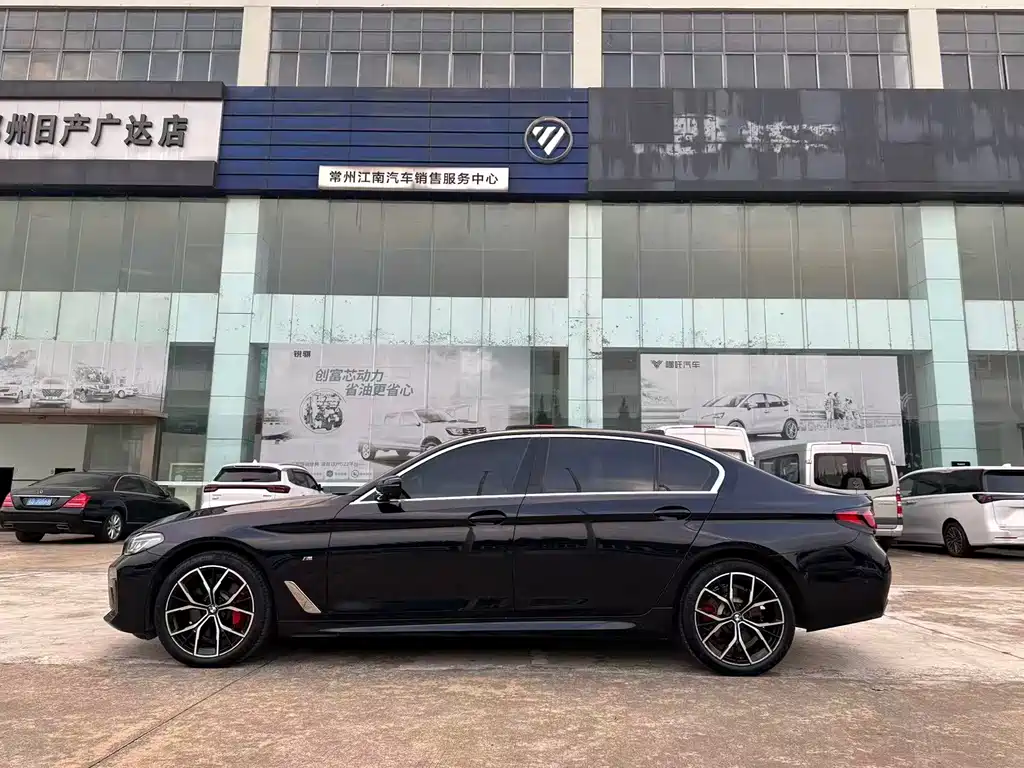 BMW 5 Series — миниатюра 18