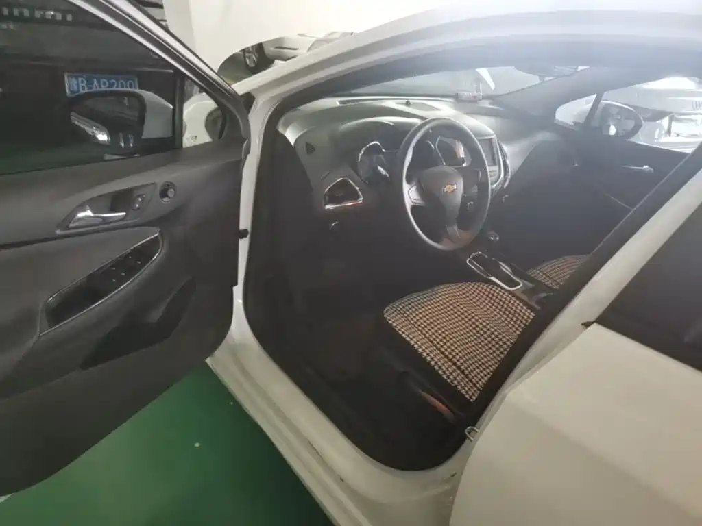 Chevrolet Cruze — миниатюра 19
