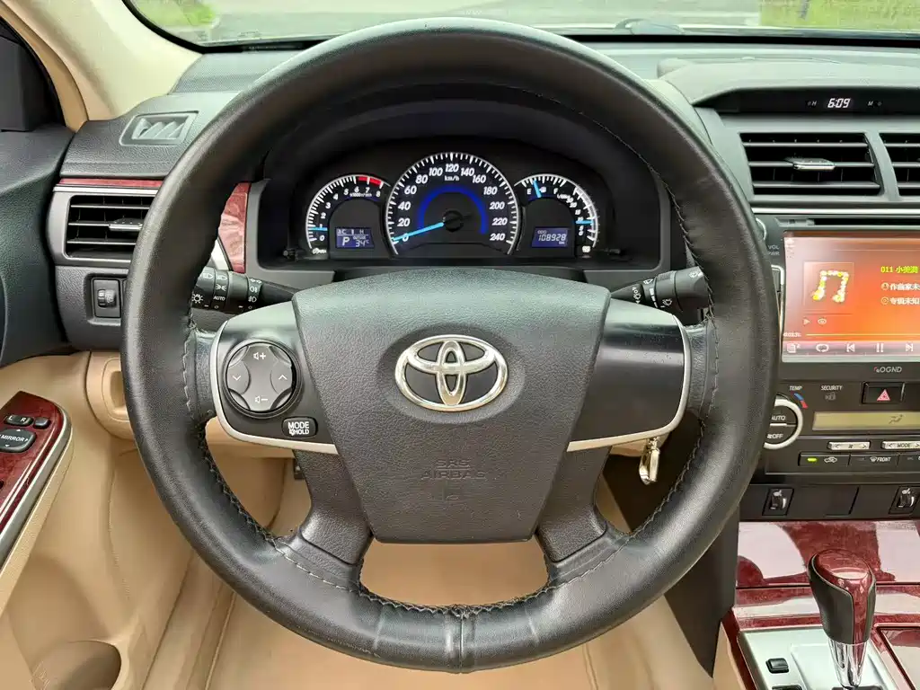 Toyota Camry — миниатюра 8