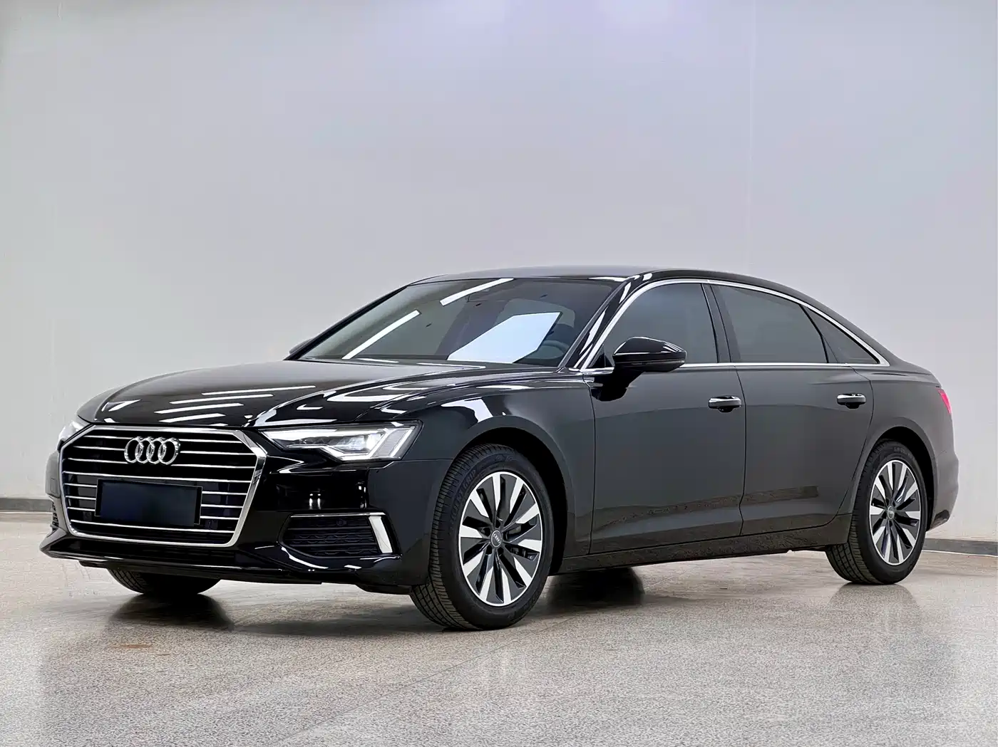 奥迪A6L 2024款 45 TFSI 臻选动感型 2024