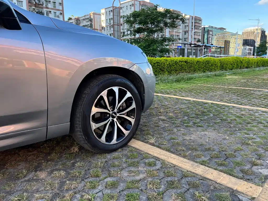 WEI PAI WEI BRAND VV7