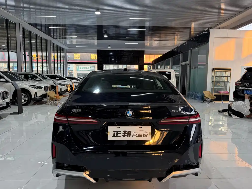 BMW 5 Series — миниатюра 4