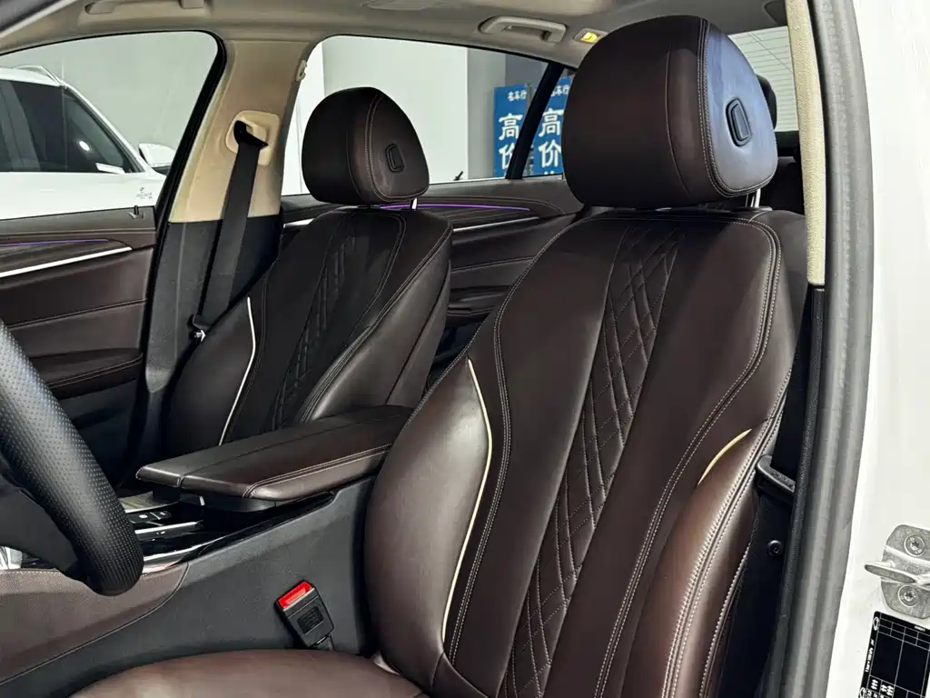BMW 5 Series — миниатюра 8