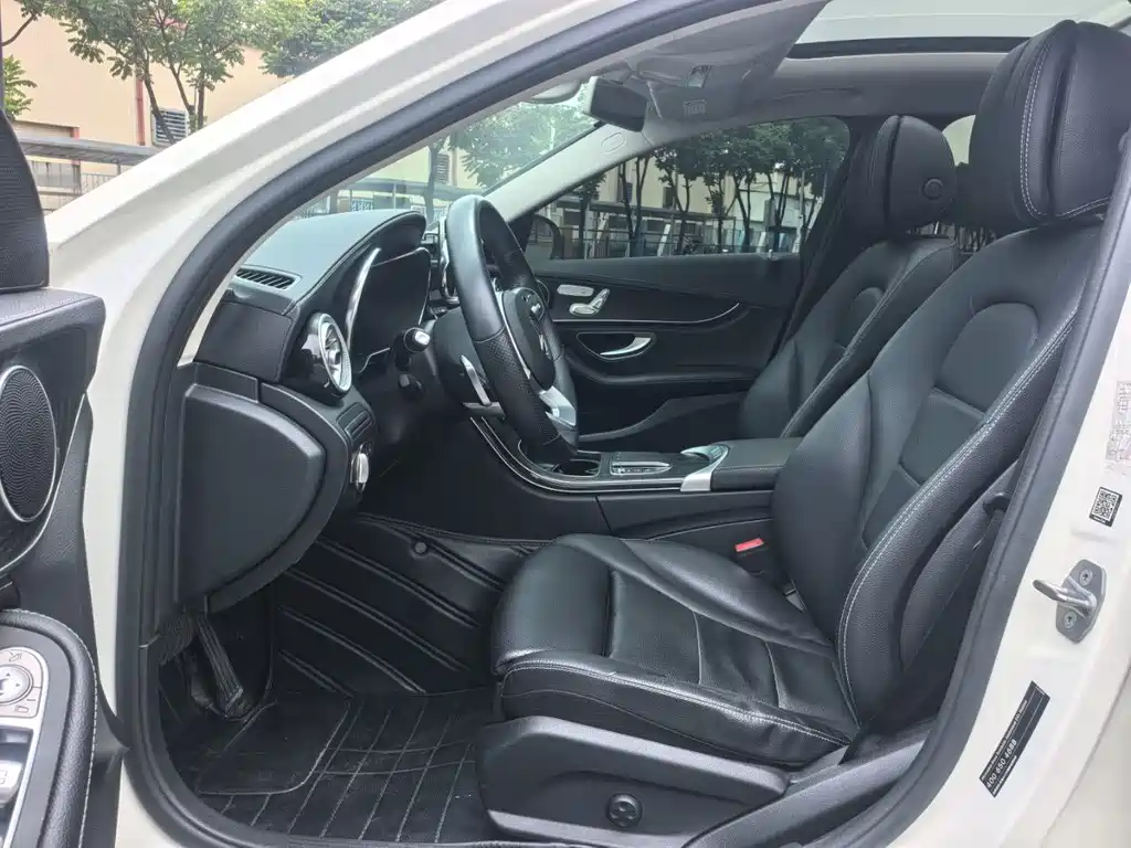 Mercedes-Benz C-Class — миниатюра 4