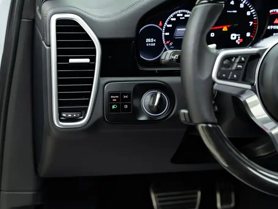 Porsche Cayenne — миниатюра 21