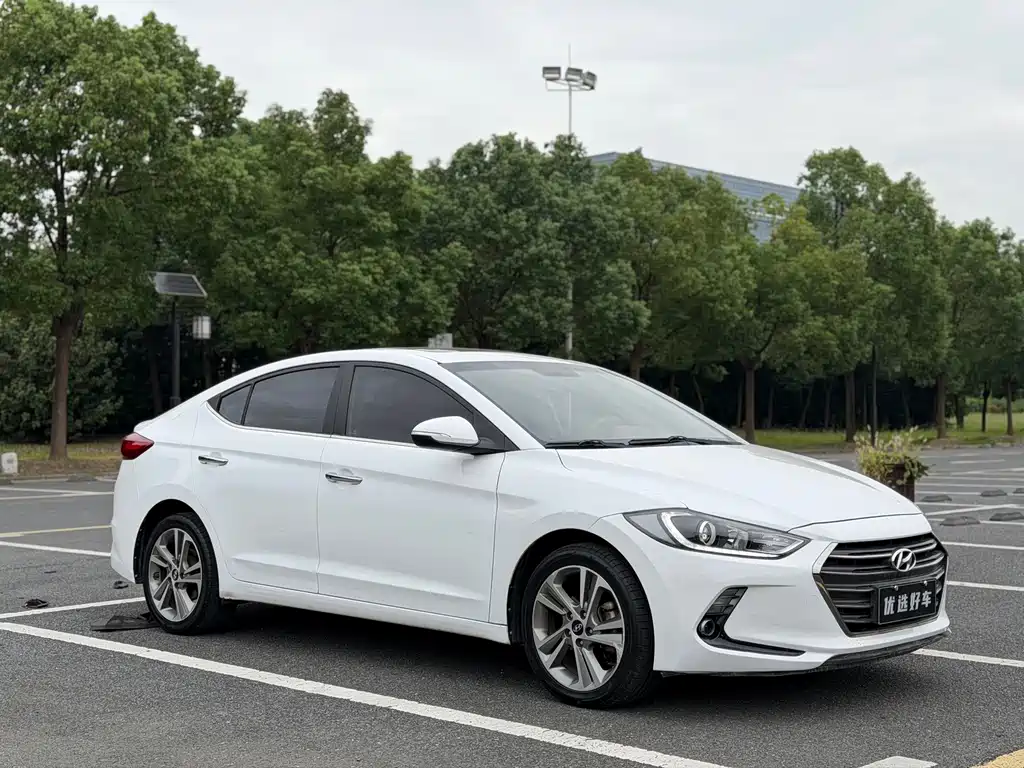 Hyundai Elantra — миниатюра 2