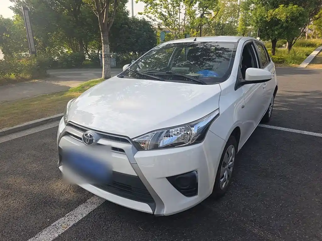Toyota Yaris L — миниатюра 2
