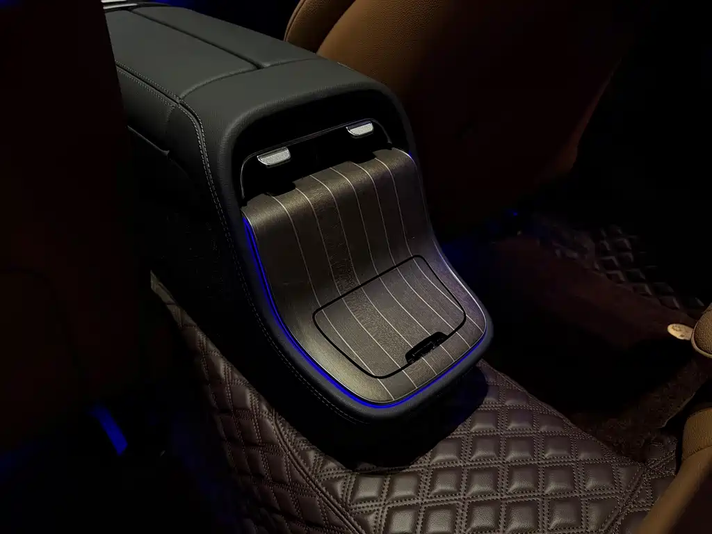 Mercedes-Benz E-Class — миниатюра 18