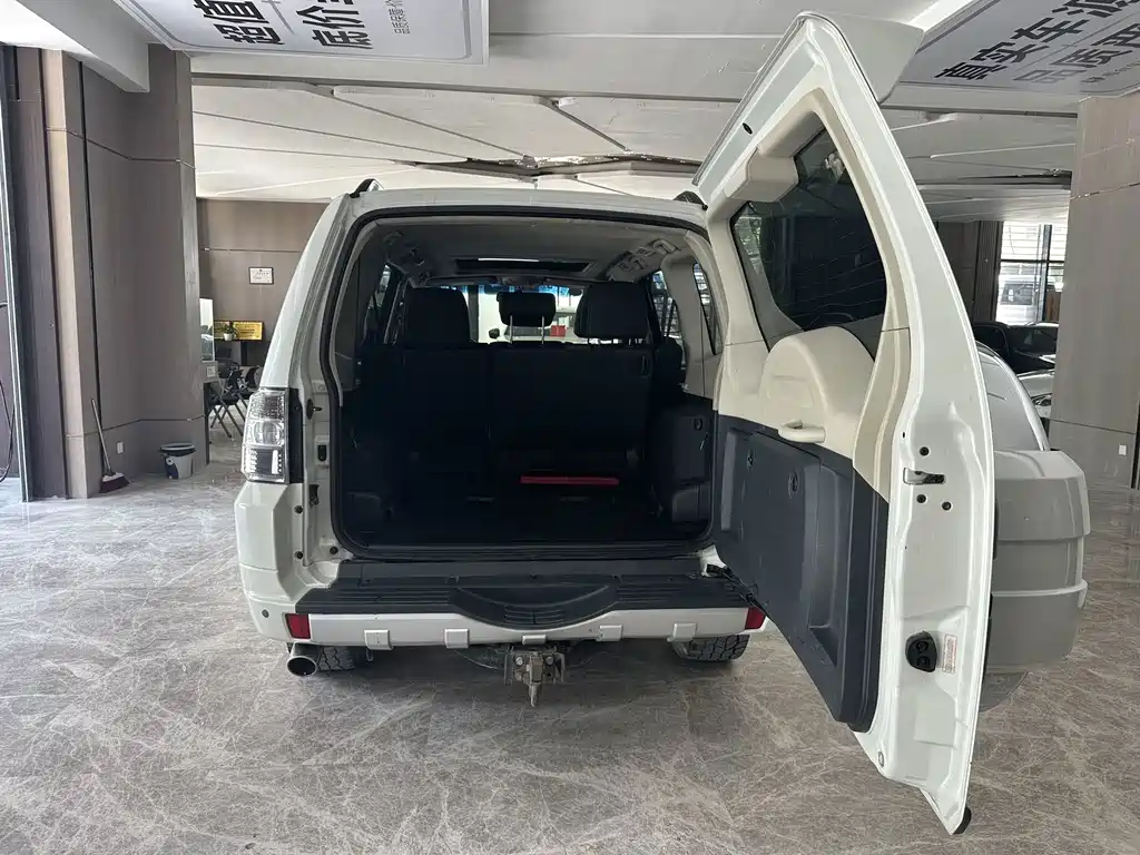 Mitsubishi Pajero (Import) — миниатюра 14