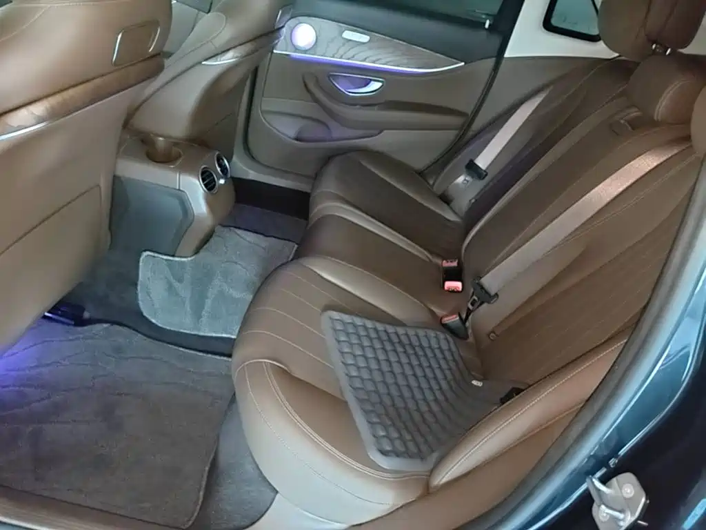 Mercedes-Benz E-Class — миниатюра 17