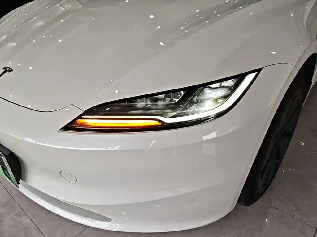 Tesla Model 3 — миниатюра 24