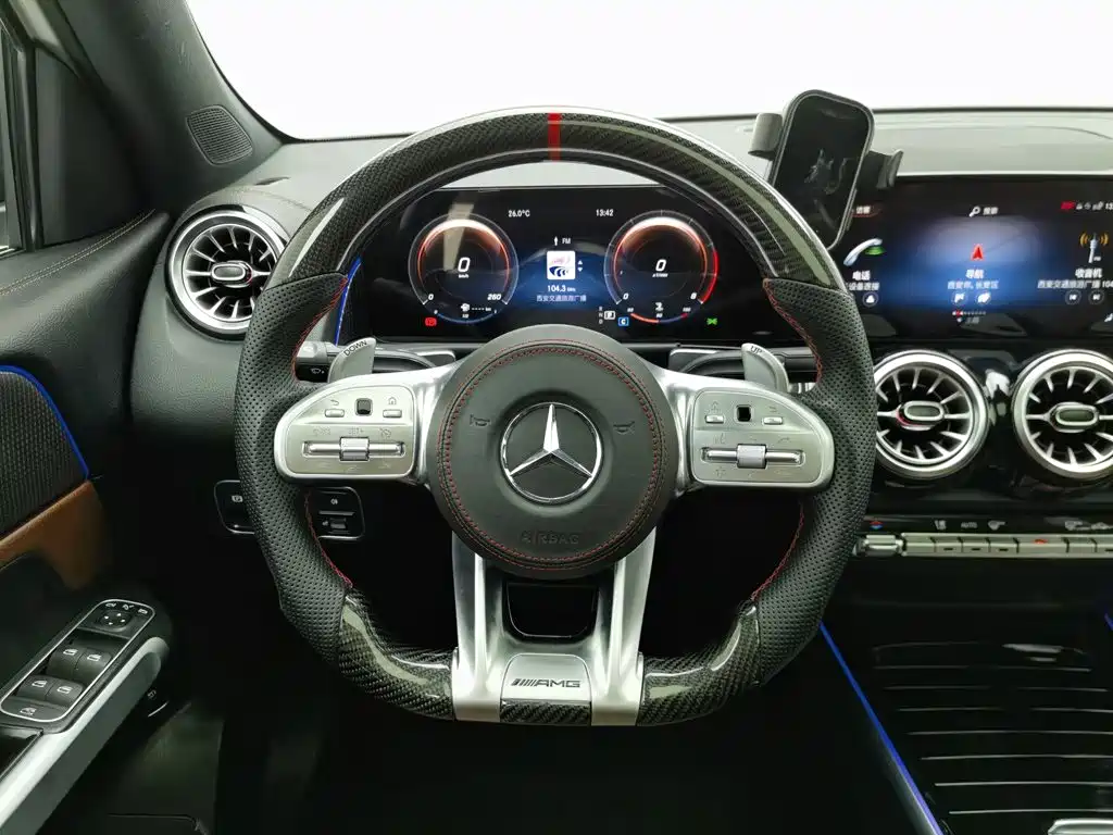 Mercedes-Benz GLB — миниатюра 11