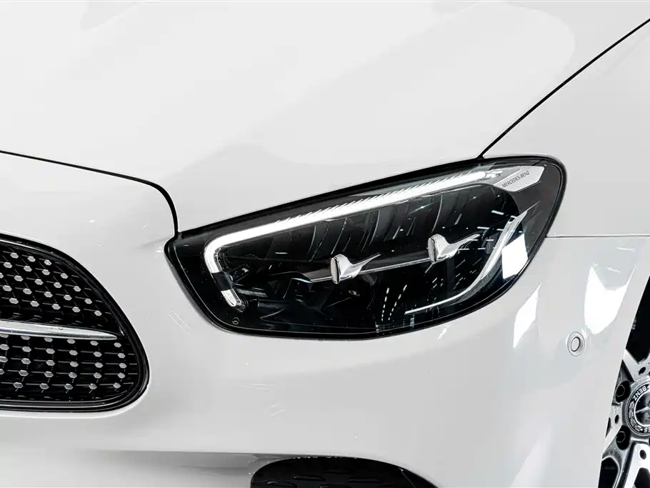 Mercedes-Benz E-Class (Import) — миниатюра 4