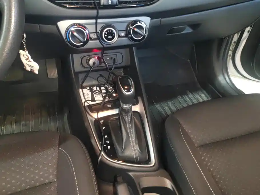 Hyundai Elantra — миниатюра 16