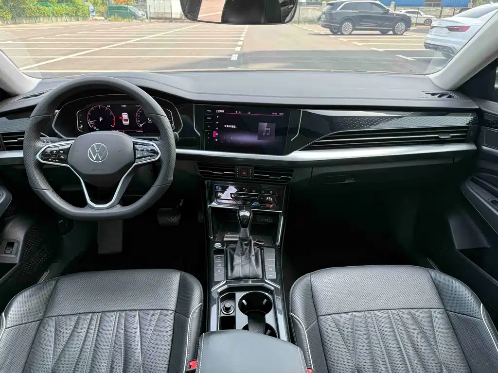 Volkswagen Passat 2022 330TSI Luxury