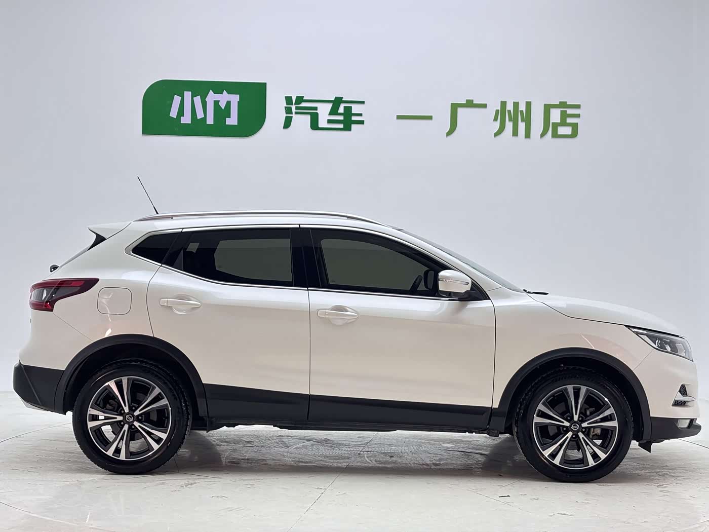 Nissan Qashqai 2.0 л 2022 г. Белый, пробег 33000 км