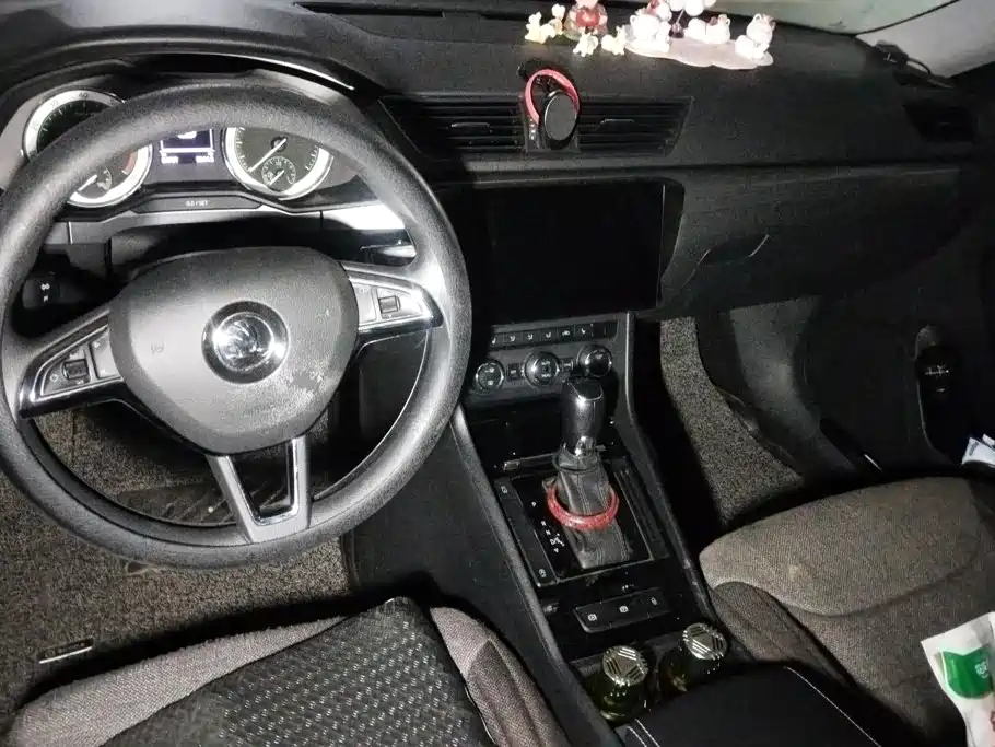 Skoda Superb — миниатюра 12