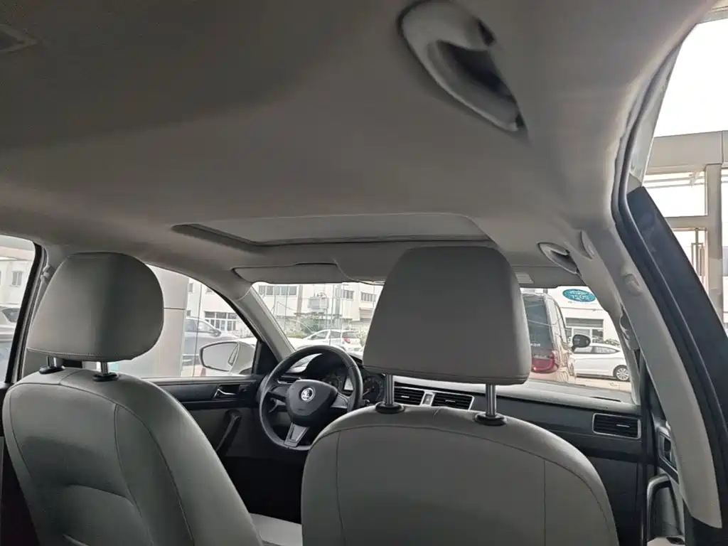 Skoda Rapid — миниатюра 18