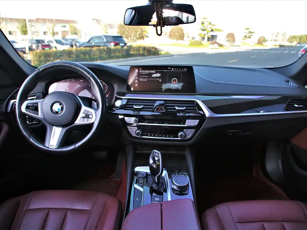BMW 5 Series — миниатюра 4