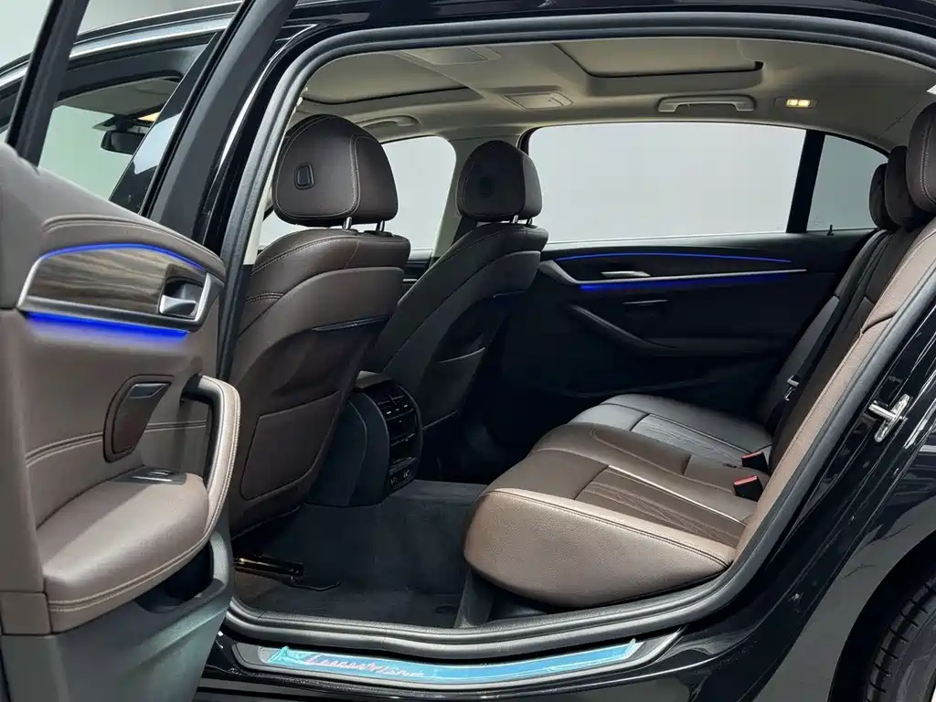 BMW 5 Series — миниатюра 5