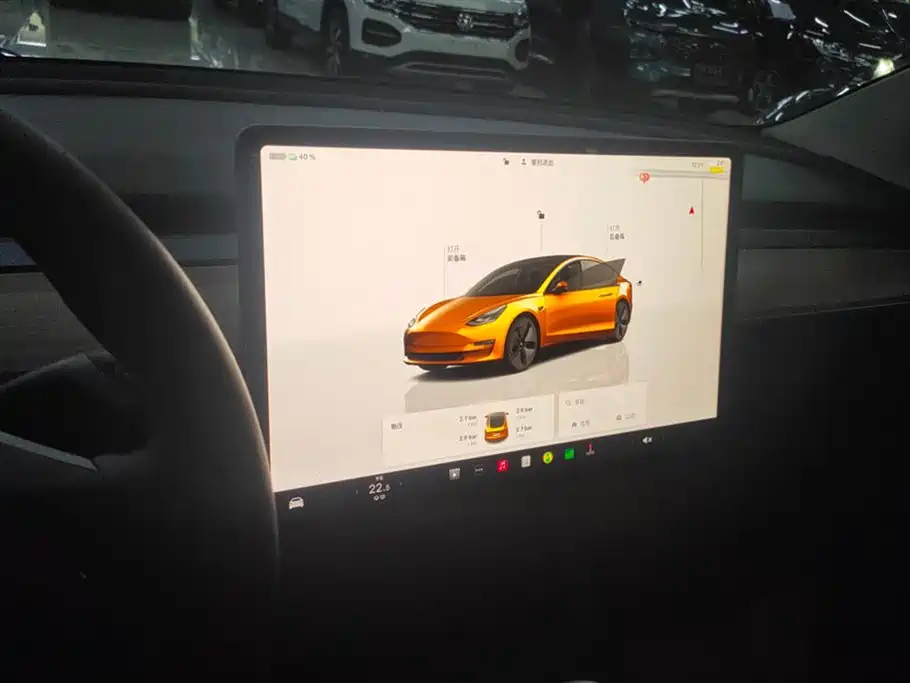 TESLA MODEL 3