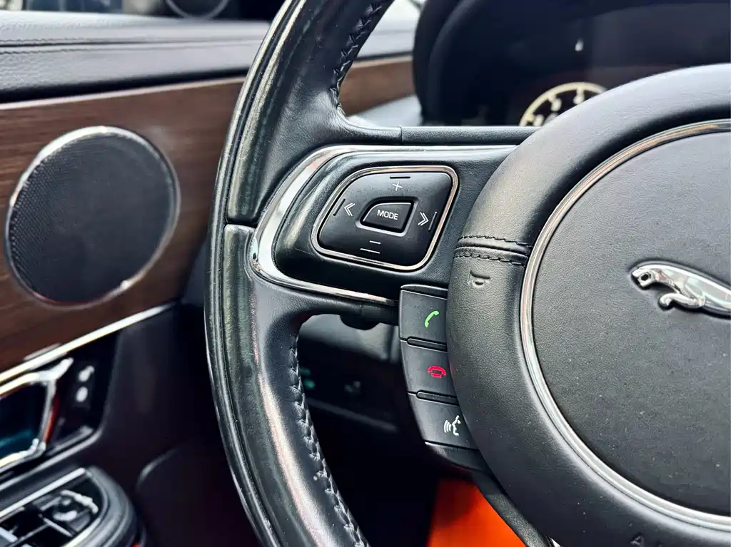 Jaguar XJ — миниатюра 20